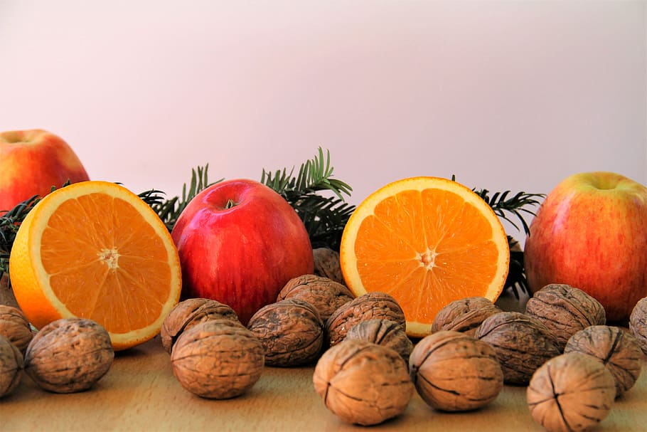 hnědý, matice, citron ovoce, Červené, jablka, ořechy, jablko, Lahodné, zdravý, příchod, jíst, vlašské ořechy, zimní, ovoce, Vánoce, Vánoční čas, vitamíny, oranžový, sladký, vitamín C, podzim, jídlo, Chutný, jídlo a pití, Zdravé stravování, variace, blahobyt, výběr, svěžest, zeleniny, oranžová barva, stálý život, nikdo, dýně, studio shot, jablko - ovoce, velká skupina objektů, citrusové ovoce, barevné pozadí, uvnitř, vegetariánské jídlo, 5K