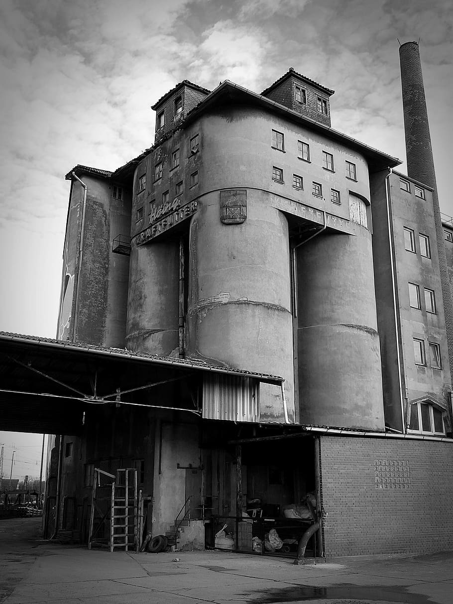 edifici industrial, vell, fàbrica, edifici, sortir, caduc, indústria, antic edifici de la fàbrica, deteriorat, antiga fàbrica, arquitectura, estructura construïda, exterior de l'edifici, cel, núvol - cel, cap gent, vista d’angle baix, dia, abandonat, naturalesa, a l'aire lliure, obsoleta, espatllat, aixafar, metall, arruïnat, 4K