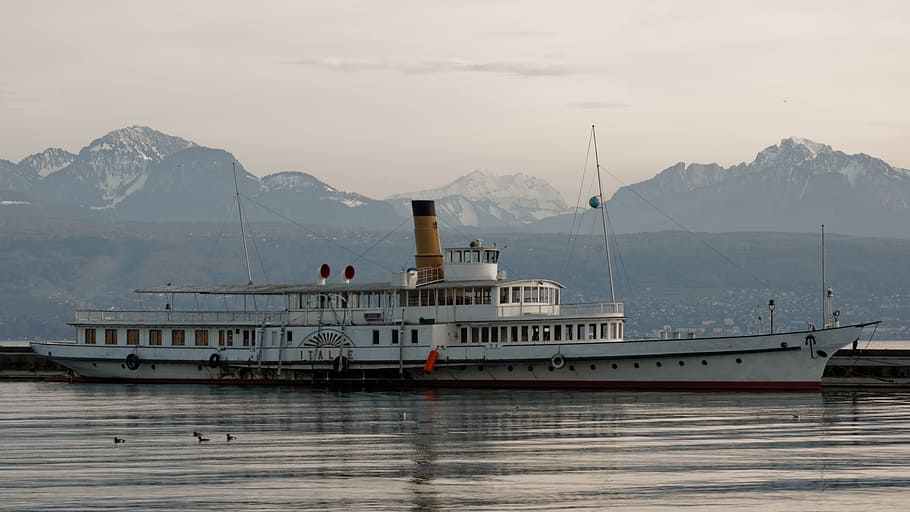 Dampf, alt, Stiefel, Schiff, Transport, Genf, See, lac, leman, Schweiz, Wasser, Transportmittel, Wasserfahrzeug, Berg, Passagierfahrzeuge, Himmel, Meer, Natur, wolke - himmel, Schönheit in der Natur, Kunst, Reise, Gebirge, Fähre, Bewegung, keine Leute, Kreuzfahrt, Kreuzfahrtschiff, Segelboot, Yacht, 2K