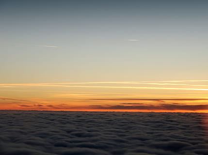 cer, apus de soare, nor, vedere, însorit, avioane, Contrail, galben, portocale, mare, scenics, liniște, natură, scenice - natura, frumusețe în natură, o scenă liniștită, culoare portocalie, orizont, apă, nor - cer, orizontul peste apă, nici o persoana, idilic, teren, plajă, soare, în aer liber, 4K, CC0, domeniu public, fără drepturi de autor