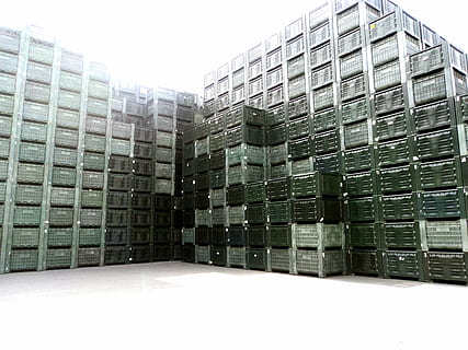 stål container parti, boks, plast, stak, industri, bygge, væg, grøn, beholder, høj, kæmpe stor, kvantitativ, masse, købe, lager, opbevaringsrum, bygget struktur, moderne, bygning, arkitektur, bygning udvendig, himmel, natur, by, ingen mennesker, hjemlige værelse, dag, i en række, stor gruppe af objekter, sollys, skyfri himmel, kontor, kontorbygning udvendig, lejlighed, 4K, CC0, offentligt domæne, royaltyfrie