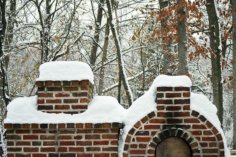 hivern, vermell, maó, llar de foc, forn, fora, desembre, pati posterior, neu, fred, bosc, boscos, blanc, arbre, temperatura de fred, planta, dia, Color blanc, estructura construïda, naturalesa, arquitectura, arbre nu, branca, a l'aire lliure, cobertura, paret, cap gent, paret de maó, terra, 2K