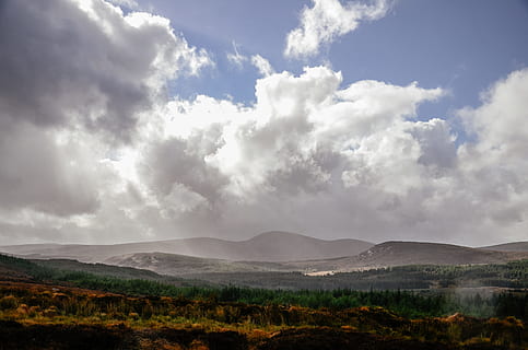 paesaggio con montagne, paesaggio, montagne, natura, nuvola - cielo, Paesaggi, Cloudscape, cielo, all'aperto, montagna, bellezza nella natura, nessuno, collina, cielo drammatico, scena rurale, estate, ambiente, scenics - natura, terra, autunno, nebbia, scena non urbana, giorno, catena montuosa, pianta, luce del sole, paesaggio drammatico, picco di montagna, 4K, CC0, dominio pubblico, privo di copyright