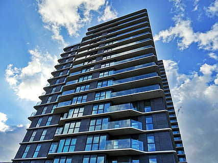 arkitektonisk design, arkitektur, bygning, skyer, konstruktion, nutidige, ydre, futuristisk, glas, glasartikler, glas vinduer, høj, lav vinkel skud, moderne, perspektiv, himmel, stål, by-, vinduer, vindue, urban scene, lejlighed, bygget struktur, blå, bygning udvendig, skyskraber, facade, byggebranchen, kontorbygning, by, boligområde, udendørs, lav vinkel visning, sky - himmel, natur, høj - høj, dag, kontor, ingen mennesker, kontorbygning udvendig, arbejdsplads, sollys, luksus, bygning funktion, 5K, CC0, offentligt domæne, royaltyfrie