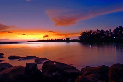 Karosserie, Wasser, Sonnenuntergang, Strand, Rock, Himmel, Landschaft, Wolke, Magenta, Blau, Orange, Padang, Indonesien, Natur, Dämmerung, Reflexion, draußen, szenen, Sonnenaufgang - Morgendämmerung, Meer, Sommer-, Schönheit in der Natur, ruhige Szene, Sonne, See, Ruhe, Szenen - Natur, wolke - himmel, idyllisch, orange Farbe, keine Leute, Nicht-städtische Szene, Silhouette, Dramatischer Himmel, Baum, romantischer Himmel, 2K, CC0, gemeinfrei, lizenzfrei