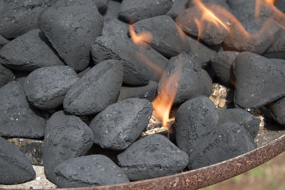 fuoco, barbeque, carbone, fuoco - fenomeno naturale, fiamma, ardente, calore - temperatura, cenere, natura, nessuno, raggiante, fotogramma intero, avvicinamento, vista dall'alto, giorno, all'aperto, sfondi, pietra - oggetto, solido, falò, abbondanza, grande gruppo di oggetti, ciottolo, 5K