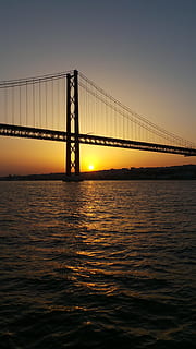 ponte, tramonto, fiume, cielo, città, cielo, città, paesaggio, crepuscolo, scena, acqua, silhouette, viaggio, scenario, ponte - struttura fatta dall'uomo, posto famoso, Stati Uniti d'America, California, ponte sospeso, architettura, Contea di San Francisco, mare, posizioni di viaggio, architettura ed edifici, connessione, ingegneria, struttura costruita, lungomare, mezzi di trasporto, natura, cielo sereno, bellezza nella natura, colore arancione, all'aperto, baia, lungo, 4K, CC0, dominio pubblico, privo di copyright