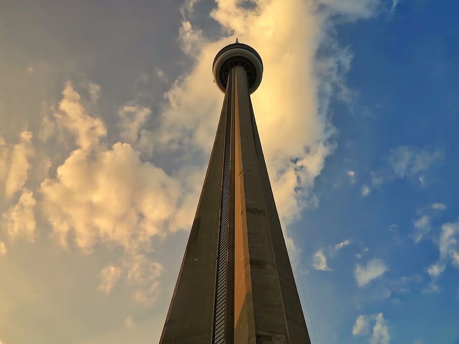 cntower, torre, cel, arquitectura, núvols, edifici, lloc famós, núvol - cel, vista d’angle baix, estructura construïda, exterior de l'edifici, alta - alta, cap gent, naturalesa, ciutat, gratacels, dia, exterior d’edifici d’oficines, a l'aire lliure, destinacions de viatge, turisme, viatjar, fletxa, 4K