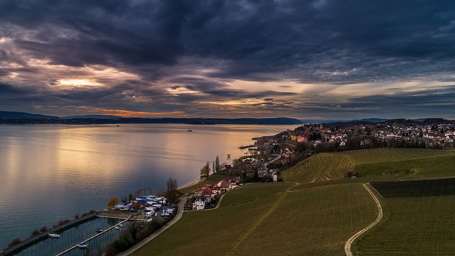 aèria, foto, edificis, cos, aigua, posta de sol, aigües, alba, vespre, sol, horitzó, panorama, tarda, cel de la nit, naturalesa, Sol ponent, idil·li, cel, abendstimmung, ampli, núvols, romanç, vermell, himmelröte, humor, resplendor, atmosfèric, crepuscle, viatjar, paisatge, formen núvols, paisatges, cel cobert, alpí, llac de constància, vista, dji, banc, llac, fons, fons de pantalla, fons d’escriptori, fons de la pantalla, núvol - cel, arquitectura, exterior de l'edifici, estructura construïda, ciutat, destinacions de viatge, mar, edifici, transport, vista d’angle alt, a l'aire lliure, bellesa a la natura, esport, cap gent, escenics - natura, paisatge urbà, 4K