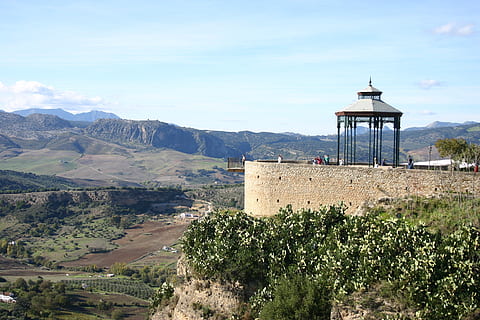 redondo, balcón, puntos de vista, estructura construida, planta, arquitectura, cielo, montaña, belleza en la naturaleza, naturaleza, exterior del edificio, paisajes - naturaleza, árbol, día, escena tranquila, paisaje, crecimiento, ambiente, tierra, tranquilidad, escena no urbana, al aire libre, idílico, 2K, CC0, dominio público, libre de derechos