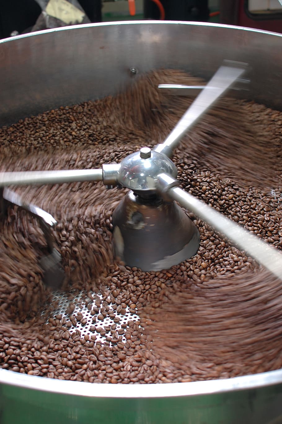 kaffe, ristning, bønne, grillet, mad og drikke, tæt på, mad, forberedelse, kaffe - drikke, maskineri, friskhed, Brun, indendørs, beholder, ingen mennesker, ristet kaffebønne, metal, overflod, slibning, making, selektiv fokusering, høj vinkel visning, ristede, koffein, 2K