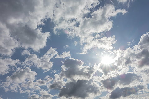 mraky, nebe, cloudformace, modrý, Příroda, Jasný, světlo, slunce, stín, paprsky, mrak - nebe, slunečního světla, krása v přírodě, nízký úhel pohledu, pozadí, nikdo, scenics - příroda, klid, den, scéna s oblaky, sluneční paprsek, klidné scény, venku, bílá barva, idylický, meteorologie, jasně osvětlené, 4K, CC0, veřejná doména, bez autorských práv