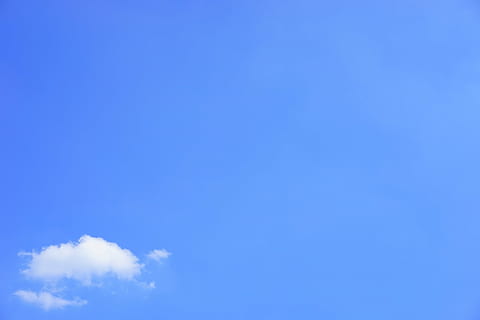Weiß, Wolken, Blau, Himmel, tagsüber, bewölkter Himmel, Kumulus, Kumuluswolken, Sommertag, sonnig, sonniger Tag, Kumuluswolke, Wolken bilden sich, Wetter, wolke - himmel, Hintergründe, Natur, nur himmel, keine Leute, texturiert, Tag, Schönheit in der Natur, Atmosphäre, kopieren sie platz, Wolkengebilde, Wind, draußen, weiße Farbe, Licht - natürliches Phänomen, Szenen - Natur, Vollbild, Meteorologie, sauber, Struktureffekt, hell, Weichheit, wispy, 5K, CC0, gemeinfrei, lizenzfrei