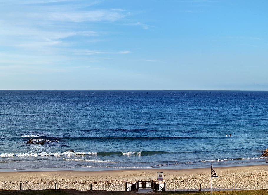 pláž, oceán, modrý, modrá obloha, písek, vln, oceán, modrý, nebe, bobtnat, beachfront, kroky, Příroda, moře, voda, cestovat, pobřeží, ráj, slunce, relaxovat, pobřežní čára, Dovolená, horizont, venkovní, zábava, klidný, mraky, přímořská krajina, životní styl, relaxace, volný čas, scéna, rekreace, mír, slunný, zážitek, letní, horizont nad vodou, scén, přistát, krása v přírodě, scenics - příroda, den, klid, klidné scény, prázdnin, výlet, náhodné osoby, venku, 2K