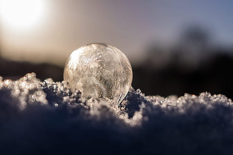 bolla di sapone, inverno, freddo, latteo, aria, luce, macro, natura, congelato, palle, gelido, cielo, giallo, arancia, paesaggio, bolla congelata, sole, ghiaccio, eiskristalle, invernale, maturo, la neve, scintillare, trasparente, raggio di sole, impressioni invernali, struttura, brina, leggermente congelato, schneeflaeche, bolla, formazione di cristalli, ze, blu, cristalli, ghiacciato, luce posteriore, Alba, sfera, pianeta - spazio, spazio, Luna, nessuno, all'aperto, notte, astronomia, messa a fuoco selettiva, Luna piena, scenics - natura, nuvola - cielo, la tranquillità, bellezza nella natura, avvicinamento, temperatura fredda, spazio e astronomia, chiaro di luna, luna planetaria, 5K, CC0, dominio pubblico, privo di copyright