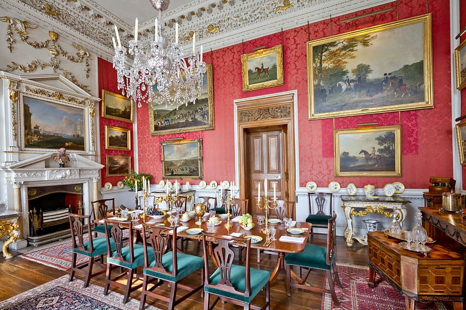 architektura, interiér, design, umění, stolování, plocha, stůl, židle, rám, lustr, uvnitř, nikdo, sedadlo, nábytek, stavba, absence, podnikání, kavárna, restaurace, jídlo a pití, velká skupina objektů, bohatství, podlaha, destinace, budova, elegance, luxus, 5K