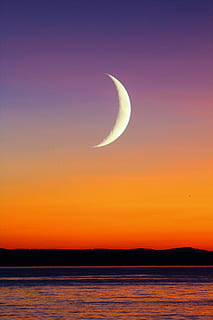 Foto von Halbmond, Foto, Halbmond, Sonnenuntergang, Mond, Strand, Landschaft, Himmel, Natur, Abend, Wasser, Dämmerung, Nacht-, Ozean, Sommer-, Aussicht, keine Leute, szenen, Schönheit in der Natur, Szenen - Natur, orange Farbe, ruhige Szene, Ruhe, idyllisch, Silhouette, draußen, wolke - himmel, Astronomie, Platz, fliegend, Kondensstreifen, planetarischer Mond, 2K, CC0, gemeinfrei, lizenzfrei