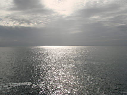 sol, skyer, innstilling, baklys, hav, vann, horisont over vann, horisont, himmel, skjønnhet i naturen, naturskjønnhet - natur, ro, rolig scene, sky - himmel, refleksjon, vannkanten, natur, ingen folk, utendørs, idylliske, dag, sollys, Seascape, 2K, CC0, offentlig domene, opphavsrett gratis