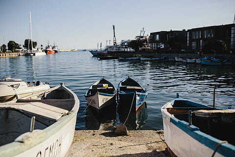 els vaixells de pesca atracats, marina, vell, ciutat, embarcacions de pesca, barri antic, nessebar, bulgària, mar, estiu, aigua, tarda, europa, viatjar, viatge, Mar Negre, Balcans, unesco, embarcacions, pescar, amarrat, vaixell nàutic, port, indústria pesquera, moll, vaixell de pesca, a l'aire lliure, transport, dia, manera de transport, naturalesa, cel, arquitectura, estructura construïda, llum solar, cap gent, cel clar, exterior de l'edifici, veler, canal, post de fusta, 5K