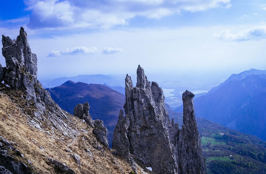 paesaggio, montagne, natura, cielo, nuvole, ambiente, alto, idilliaco, all'aperto, pinnacolo, rocce, montagna rocciosa, scenario, panoramico, pietre, tranquillo, valle, vista, natura selvaggia, bellezza nella natura, montagna, nuvola - cielo, la tranquillità, scena tranquilla, scenics - natura, catena montuosa, scena non urbana, roccia, giorno, nessuno, a distanza, roccia - oggetto, formazione rocciosa, solido, formazione, picco di montagna, eroso, 4K