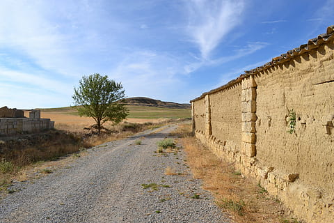 tamara, Camí, terra, cel, núvol - cel, arquitectura, direcció, el camí a seguir, carretera, naturalesa, estructura construïda, dia, exterior de l'edifici, cap gent, paisatge, Carretera bruta, transport, el passat, sendera, història, planta, brutícia, perspectiva decreixent, a l'aire lliure, paret de pedra, 4K, CC0, domini públic, lliure de regalies