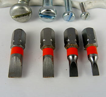 Schraubenzieher, Bits, diy, Werkzeug, Konstruktion, Zimmerei, Werkzeugkasten, Schraube, drinnen, Metall, keine Leute, Nahansicht, Seite an Seite, in einer Reihe, Stillleben, Handwerkzeug, Arbeitsgerät, High Angle View, Auftrag, Ausrüstung, Wandbau - Funktion, rot, Verbindung, hängend, Anordnung, Wahl, Tabelle, 1080P, CC0, gemeinfrei, lizenzfrei