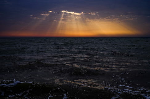 solstråler, legeme, vand, antenne, fotografering, landskab, Wawe, lys, Sky, hav, solopgang, sø, ocean, engelsk kanal, uk, england, Ophelia, orkan, orkanen ophelium, himmel, horisont over vand, horisont, skønhed i naturen, sky - himmel, scenics - natur, natur, solnedgang, solstråle, bevægelse, ro, bølge, ingen mennesker, idyllisk, marinemaleri, rolig scene, sollys, udendørs, mørk, lyse, 4K, CC0, offentligt domæne, royaltyfrie