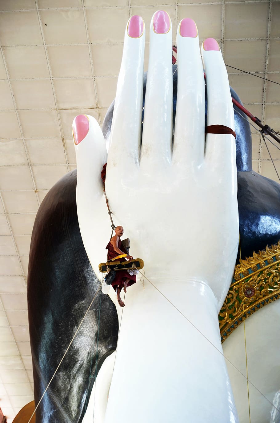 Buddha, buddhaputzer, ruka, Čistič, lidské zastoupení, detail, zastoupení, uvnitř, vysoký úhel pohledu, sochařství, nikdo, bílá barva, umění a řemesla, tvořivost, socha, mužská podobnost, část těla, duchovno, náboženství, den, manekýn, dekorace, 4K