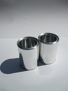 Blick, Büchsen, Zinn, Container, Metall, Weiß, Silber-, Papier-, Blatt, Schatten, Hintergrund, Licht, füllen, Geschenk, Bild, leeren, stehlen, können, Studioaufnahme, drinnen, zwei Objekte, keine Leute, kopieren sie platz, weißer Hintergrund, grauer Hintergrund, grau, Einfachheit, Nahansicht, Stillleben, transparent, Haushaltsausstattung, positive Emotionen, Essen und Trinken, einzelnes Objekt, High Angle View, Reflexion, silberfarben, 4K, CC0, gemeinfrei, lizenzfrei