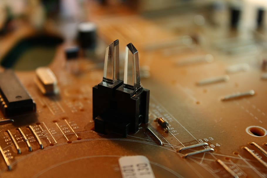 tecnico, scheda di circuito, elettronica, vecchio, raccolta differenziata, ottica, microprocessore, frizione, rottura, isärplockad, Aperto, avvicinamento, attrezzatura, in casa, tecnologia, metallo, concentrarsi sulle conoscenze acquisite, musica, nessuno, equipaggiamento audio, strumento musicale, strumento di lavoro, messa a fuoco selettiva, controllo, attrezzatura musicale, cultura artistica e intrattenimento, pomello, tavolo, industria elettronica, industria, laboratorio, materiale elettrico, componente elettrico, 4K