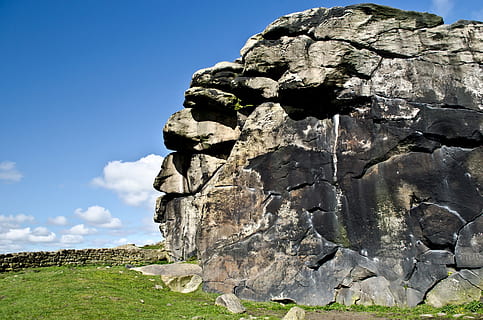 blau, estiu, núvols, naturalesa, primavera, blau, estiu, cel, Yorkshire, Anglaterra, paisatge, fons, rock, nord, temporades, núvol, rock - object, dia, herba, a l'aire lliure, sòlid, formació de roca, llum solar, geologia, bellesa a la natura, vista d’angle baix, cap gent, tranquil·litat, geografia física, escena tranquil·la, escena no urbana, planta, terra, viatjar, escenics - natura, erosionat, 1080P, CC0, domini públic, lliure de regalies