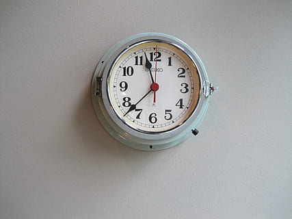 rellotge, temps, paret, punter, temps indicatiu, temps de, minuts, hores, la fugacitat, dotze, antiguitat, disseny, segon, minut, disseny clàssic, Minuta, urgència, cap gent, funció de construcció de parets, nombre, instrument del temps, rellotge de paret, a l'interior, forma geomètrica, forma, cercle, Color blanc, precisió, primer pla, rellotge de mà, vista d’angle baix, penjant, sol objecte, 4K, CC0, domini públic, lliure de regalies
