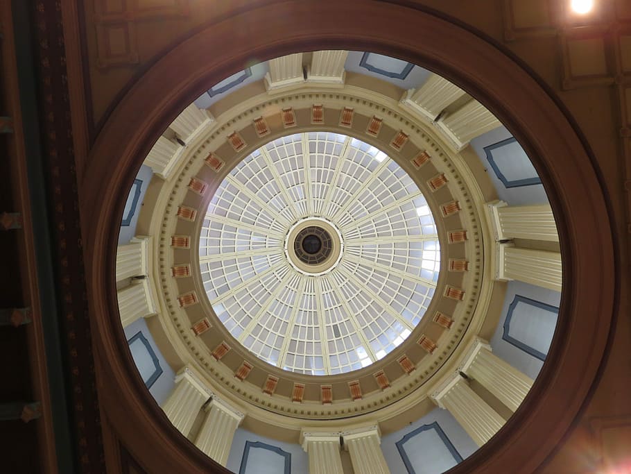 cúpula, edifici, endins, arquitectura, referència, capital de la carolina sud, a l'interior, concèntric, estructura construïda, espiral, forma geomètrica, cercle, forma, cap gent, sostre, patró, disseny, il·luminat, vista d’angle baix, directament a sota, característica arquitectònica, destinacions de viatge, govern, llum solar, ornamentat, 4K