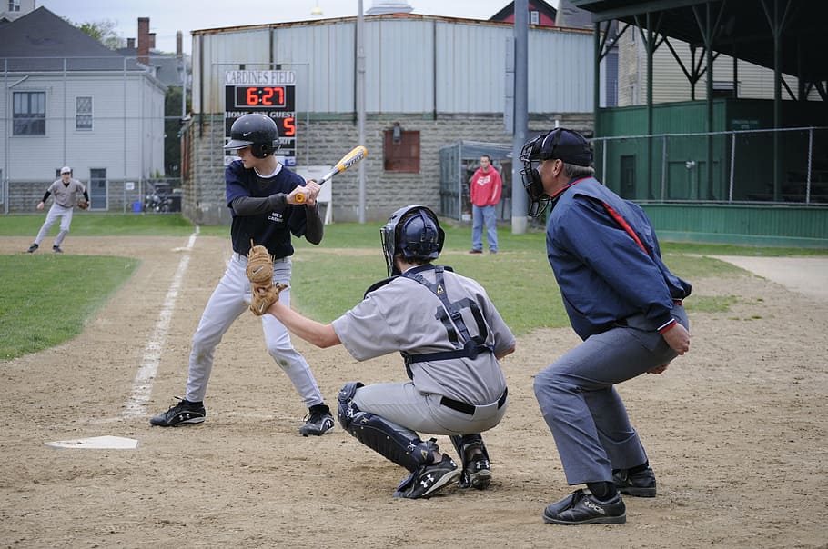 baseball, míč, junior, hra, sport, baseball - sport, lidé, mládežnické ligy, venku, hráč baseballu, sportovní tým, plná délka, oblečení, skupina lidí, muži, skutečných lidí, dítě, chlapci, hřiště, baseballová uniforma, volnočasové aktivity, samci, životního stylu, hraní, den, architektura, krčí se, teenager, jednotný, 4K
