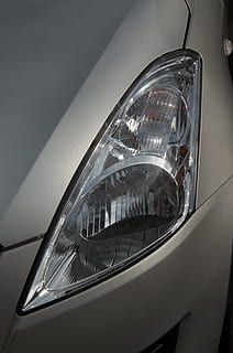 riflettore, auto, lampada, luce, modo di trasporto, mezzi di trasporto, veicolo terrestre, nessuno, veicolo a motore, vetro - materiale, avvicinamento, faro, in casa, trasparente, riflessione, attrezzatura per l'illuminazione, interno del veicolo, lusso, metallo, moderno, architettura, concentrarsi sulle conoscenze acquisite, color argento, lampada elettrica, 4K, CC0, dominio pubblico, privo di copyright