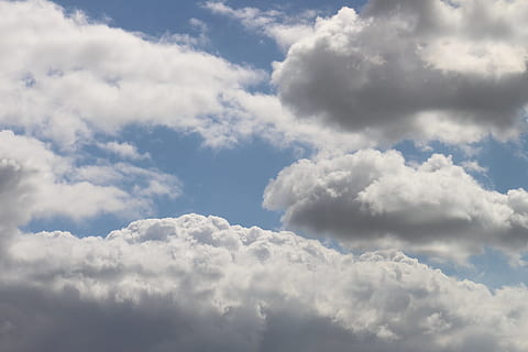 wolken, hemel, blauw, wolken vorm, dramatische hemel, wit, humeur, Wolkenwand, atmosfeer, wolk - lucht, cloudscape, schoonheid in de natuur, achtergronden, pluizig, natuur, geen mensen, bewolking, milieu, witte kleur, idyllisch, wind, scenics - natuur, buitenshuis, zachtheid, vrijheid, regen, helder, meteorologie, bovenstaande, 5K, CC0, publiek domein, royaltyvrij