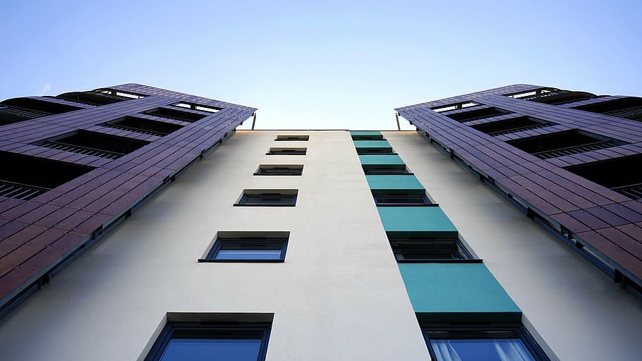 cuc, fotografia de la vista a l’ull, alt, edifici de pujada, edifici, finestra, arquitectura, modern, corporatiu, ciutat, cel, torre, vidre, paret, urbà, exterior, estructura, disseny, estil, residencial, casa exterior, habitatge, luxe, Exterior de la casa de luxe, gratacels, estructura construïda, exterior de l'edifici, escena urbana, edifici d'oficines, façana, vidre - material, blau, negocis, exterior d’edifici d’oficines, vista d’angle baix, oficina, alta - alta, cap gent, Finances, barri residencial, naturalesa, negoci corporatiu, directament a sota, districte financer, 5K