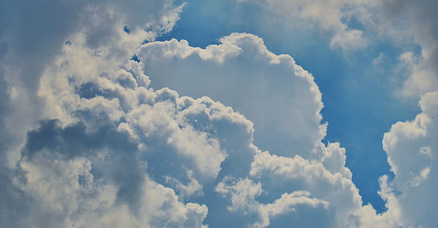 bilde av skyene, himmel, skyer, blå, hvit, bakgrunnsbilde, cumulus skyer, sky - himmel, atmosfære, bakgrunn, miljø, clouds, natur, skjønnhet i naturen, vind, dramatisk himmel, fluffy, ingen folk, idylliske, ro, sommer, sollys, overskyet, levende farge, lys, utendørs, frihet, mykhet, sol, abstrakt, klima, 5K, CC0, offentlig domene, opphavsrett gratis