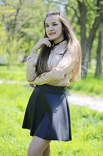 studentów, badanie, olimpiadnye, młody dorosły, portret, jedna osoba, tylko jedna młoda kobieta, długie włosy, patrząc na aparat, roślina, trzy czwarte długości, młode kobiety, na stojąco, prawdziwi ludzie, wylądować, śliczna kobieta, fryzura, włosy, trawa, pole, piękno, spędzania wolnego czasu, dzień, kobiety, moda, na dworze, 5K, CC0, domena publiczna, darmowe zdjęcia