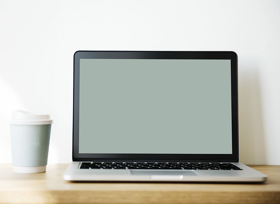 macbook, pro, krikand, engangs, kop, bærbar, computer, skrivebord, drikke, teknologi, forbindelse, trådløs teknologi, computerskærm, kopiere plads, computerudstyr, computer netværk, ingen mennesker, meddelelse, blank, internet, bord, hvid baggrund, indendørs, digital tablet, studio skud, bærbarhed, enkelt objekt, tastatur, social networking, global kommunikation, elektrisk udstyr, 4K