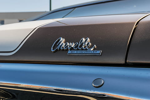 auto, oldtimer, klasický, starý, chevrolet, chevelle, malibu, chrom, historicky, pkw, nostalgie, zadní, modrý, venku, detail, den, nikdo, způsob dopravy, motorové vozidlo, přeprava, pozemního vozidla, kov, text, Historické auto, sdělení, západní skript, čelní sklo, retro stylu, loga, okno, 5K, CC0, veřejná doména, bez autorských práv