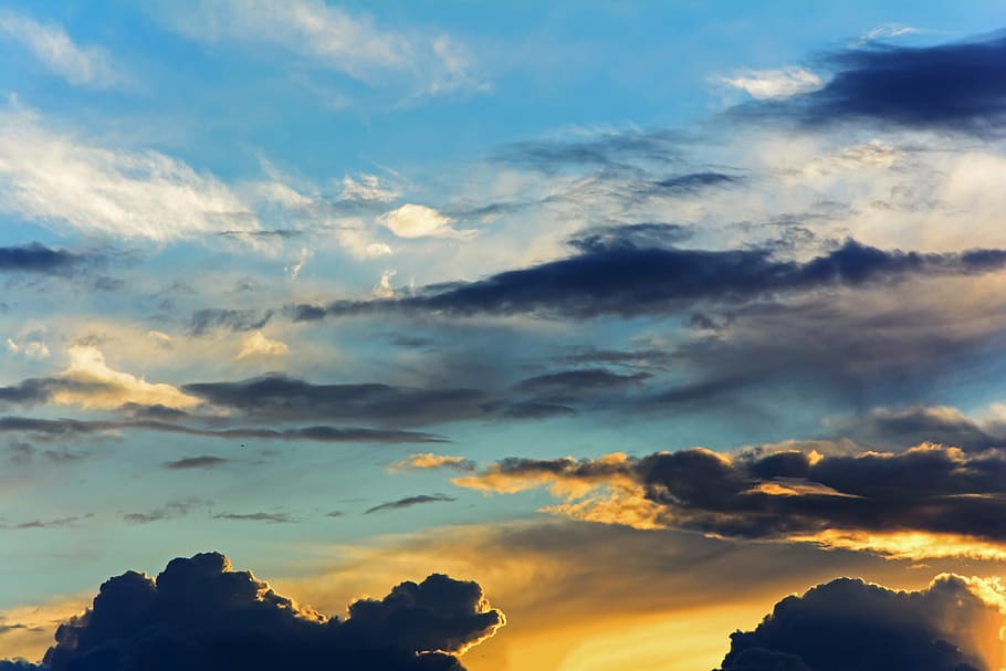 himmel, skyer, solnedgang, aftenhimmel, spotlight, landskab, natur, sol, blå, humør, lichtspiel, himlen, Abendstimmung, atmosfærisk, baggrund, atmosfære, skyer form, mørke skyer, sky - himmel, skønhed i naturen, scenics - natur, ro, rolig scene, idyllisk, orange farve, ingen mennesker, dramatisk himmel, lav vinkel visning, udendørs, cloudscape, silhuet, sollys, gul, ærefrygt, meteorologi, 5K