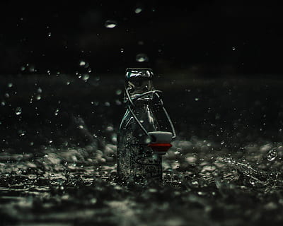 foto, clar, ampolla de vidre, pluja, aigua, ampolla, splash, bassal, esquitxades d'aigua, tirar, líquid, primer pla, humit, bebent aigua, cantimplora, nit, cap gent, beure, contenidor, refresc, enfocament selectiu, vidre - material, esquitxades, menjar i beguda, naturalesa, frescor, centrar-se en primer pla, alcohol, moviment, transparent, vidre, fons negre, gota de pluja, nivell superficial, 2K, CC0, domini públic, lliure de regalies
