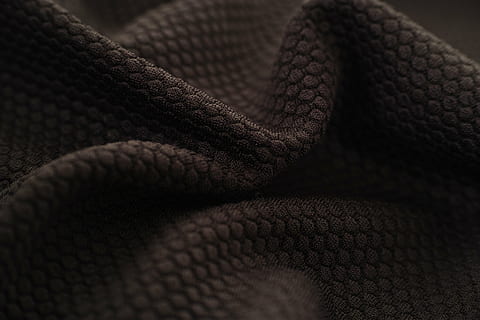 schwarzes Textil, Textur, Textil-, Makro, Nahansicht, Platz, gemalt, Muster, niemand, Weberei, wolle, horizontal, selektiver Fokus, Stoff, Detail, dunkelbraune Kopie, texturiert, keine Leute, drinnen, Tag, Hintergründe, Vollbild, Leder, Studioaufnahme, schwarze Farbe, Design, braun, abstrakt, Tierkörperteil, Kleidung, extreme Nahaufnahme, Stillleben, grau, Tierwaage, Luxus, 8K, CC0, gemeinfrei, lizenzfrei