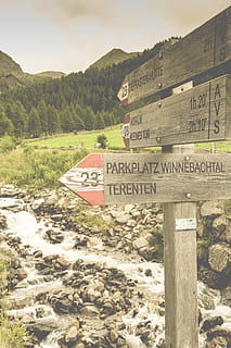 destinació, vista, punt de vista, més, muntanya, oci, altiplà, llocs d'interès, turisme, festa, senderisme, alpinisme, naturalesa, parc natural, bosc, camps, paisatge, rock, vista llunyana, previsió, muntanyes, arbres, Tirol del sud, alpí, dolomites, Itàlia, nord d'Itàlia, text, guió occidental, comunicació, a l'aire lliure, signe, terra, informació, signe d'informació, orientació, dia, planta, medi ambient, cap gent, script no occidental, guió, bellesa a la natura, aigua, cel, 5K, CC0, domini públic, lliure de regalies