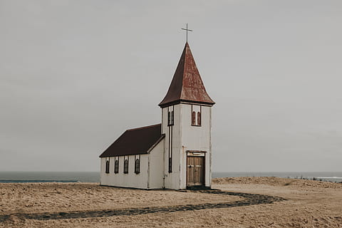 arquitectura, edificio, infraestructura, estructura, establecimiento, Iglesia, religión, sagrado, estructura construida, exterior del edificio, cielo, tierra, playa, mar, naturaleza, arena, agua, nadie, lugar de adoración, horizonte, torre, espiritualidad, horizonte sobre el agua, creencia, al aire libre, aguja, 4K, CC0, dominio público, libre de derechos