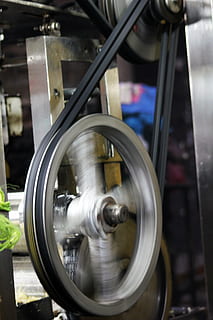 máquina, roda, girando, tecnologia, máquinas, industrial, mecânico, mecanismo, técnico, metal, indústria, peça da máquina, fábrica, fechar-se, dentro de casa, transporte, ninguém, equipamento, focar em primeiro plano, movimento borrado, equipamentos de fabricação, movimento, modo de transporte, ao controle, engrenagem, dia, complexidade, equipamento industrial, aço, Liga, linha de produção, 5K, CC0, domínio público, royalty free