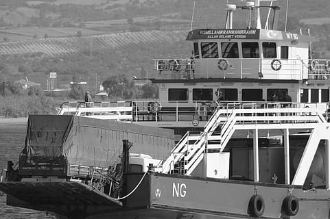 færge, skib, strand, Scully, marine, nautiske fartøj, transportmidler, transportform, vand, fortøjet, dag, natur, arkitektur, mole, container skib, industri, ingen mennesker, Forsendelse, udendørs, hav, havn, bygning udvendig, godstransport, krydstogtskib, 2K, CC0, offentligt domæne, royaltyfrie