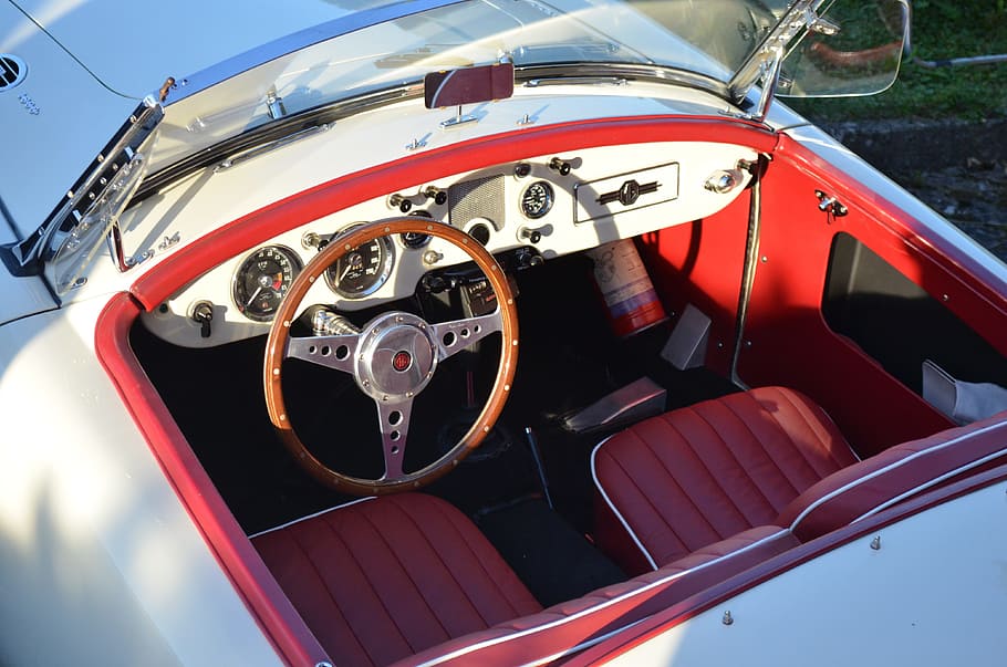 Auto, Lenkrad, Oldtimer, Fahrzeug, Cockpit, Tachometer, Transportmittel, Transport, Landfahrzeug, rot, Tag, Retro-Stil, Kraftfahrzeug, draußen, keine Leute, Reflexion, Reise, Natur, Sonnenlicht, LKW, Rad, stationär, 4K