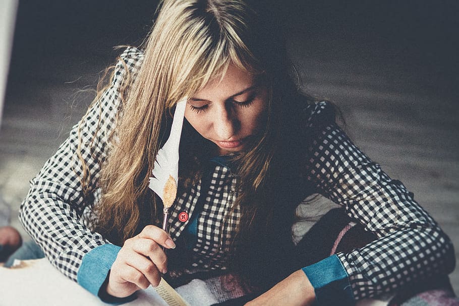 Scrivi, scrivere, scrittore, penna, carta, libro, creatività, ragazza, scrive, lettera, Messaggio, capelli, giovane adulto, donne, una persona, ragazze, capelli lunghi, stili di vita, adulto, giovani donne, bambino, capelli biondi, femmine, analizzare, cercare, guardare, tecnologia wireless, bellezza, adolescente, connessione, gente meravigliosa, acconciatura, hipster - persona, bella donna, Capello umano, 5K